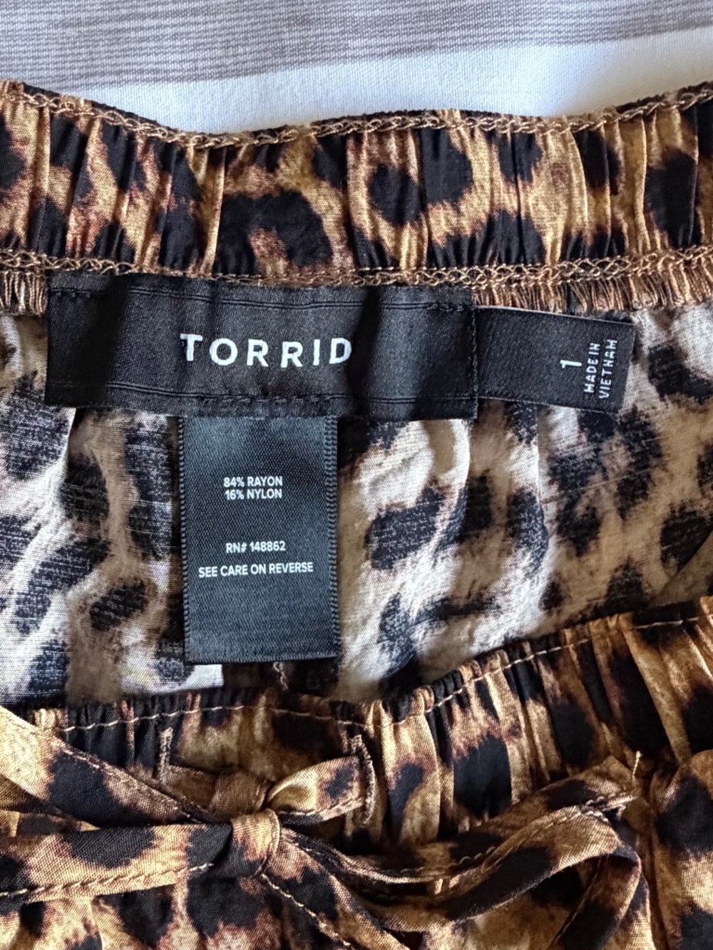 Torrid leopard print Challis shorts - size 1 - Picture 2 of 3